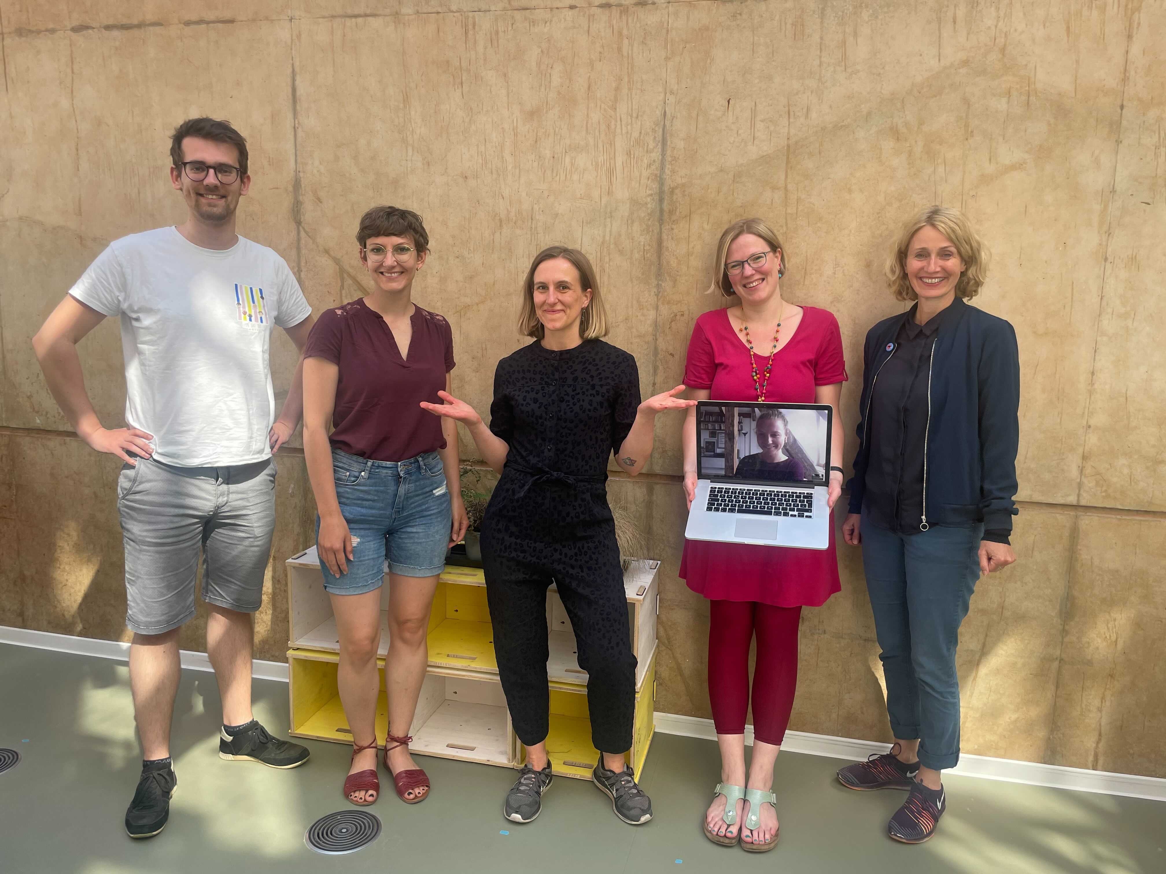 Erschöpft aber glücklich: Unser Team nach dem Event Erschöpft aber glücklich: Unser Team nach dem Event